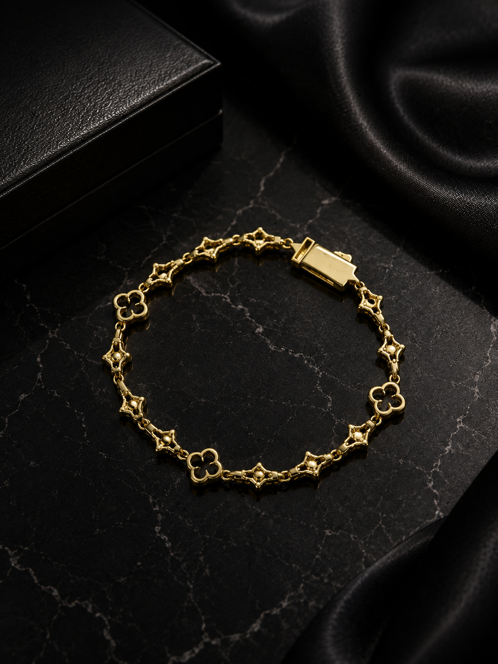 ✨ Luxury Clover Armband