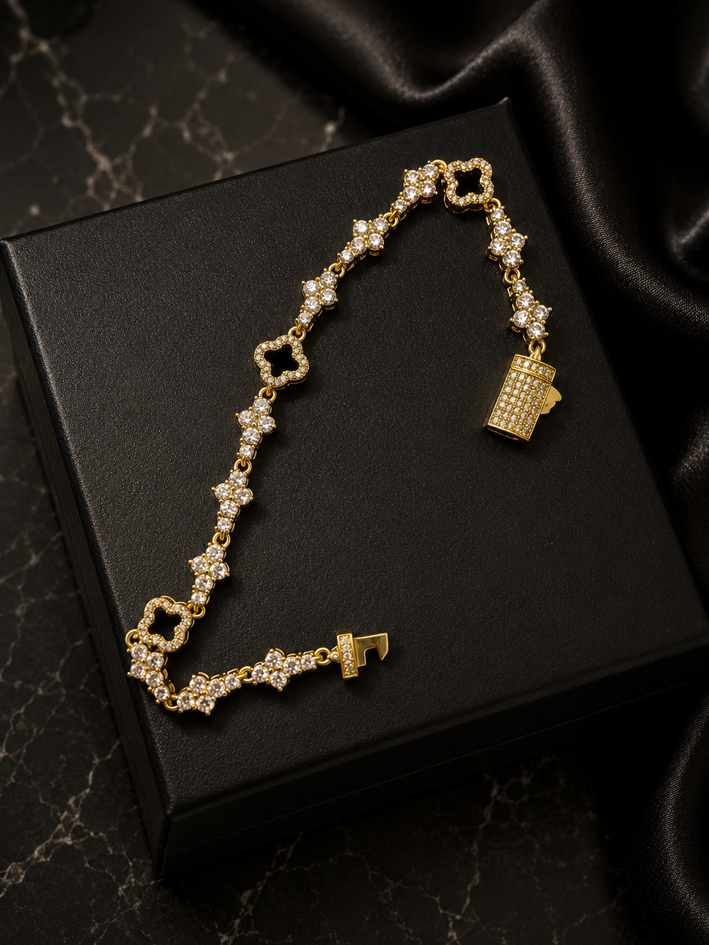 ✨ Luxury Clover Armband